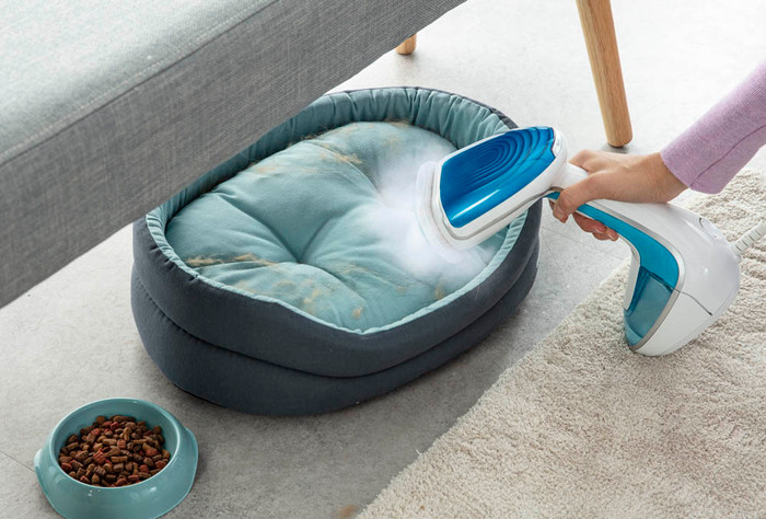 Calor Garment Care Pure DT9530C0 product in use