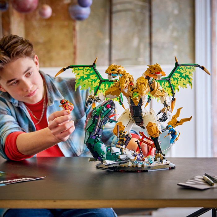 LEGO Ninjago Ultra Drakenstrijd 71872 product in gebruik