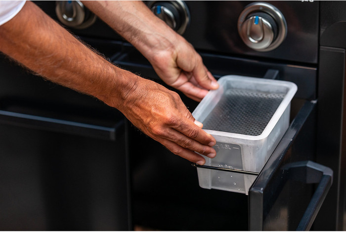 Campingaz 4 Series Onyx S product in use