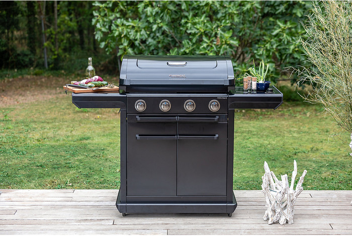 Campingaz 4 Series Onyx S product in use