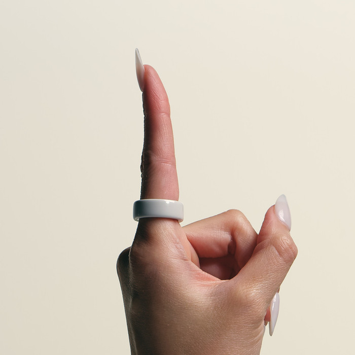 Oura Ring 4 Ceramic Maat 7 Cloud visual leverancier
