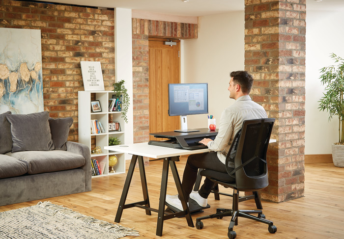 Fellowes Corsivo Zit-Sta Werkstation Zwart product in gebruik