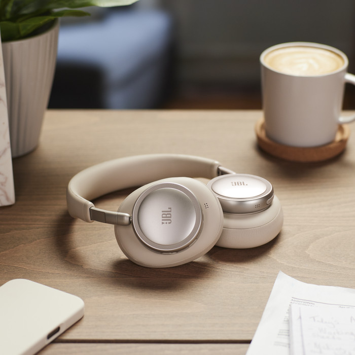 JBL Live 780NC Champagne produit à l'usage