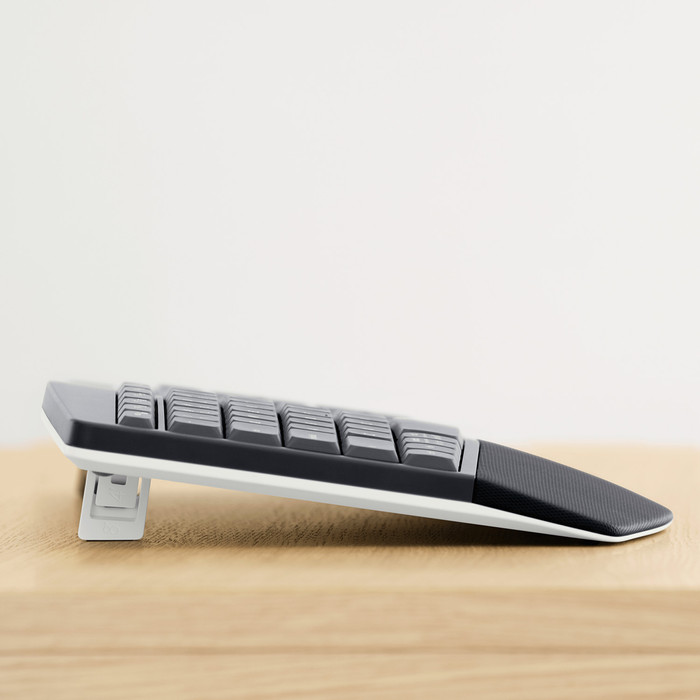 Logitech MK850 Wireless Keyboard and Mouse AZERTY product in use