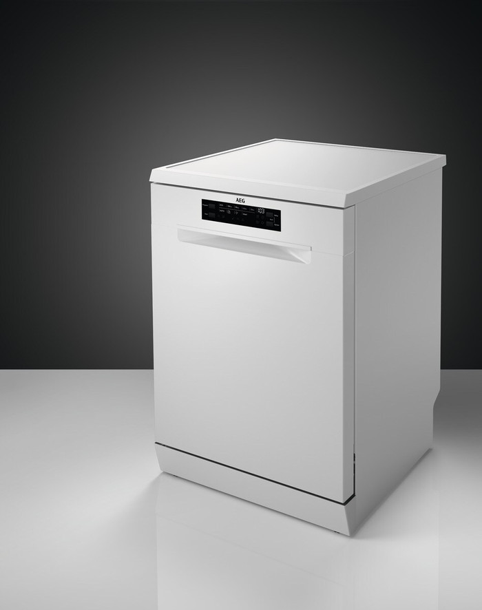 AEG FFB64607ZW 6000 SatelliteClean / Freestanding product in use