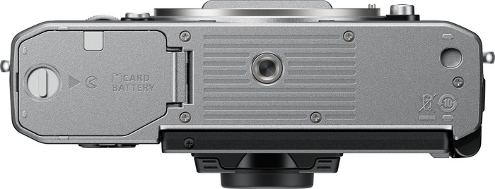 Nikon Z fc + Nikkor Z 16-50 mm f/3.5-6.3 VR dessous