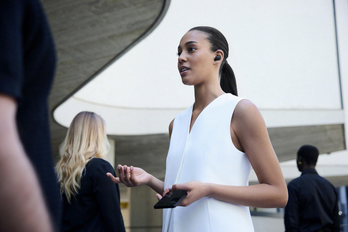 Sony WF-1000XM6 Zwart product in gebruik