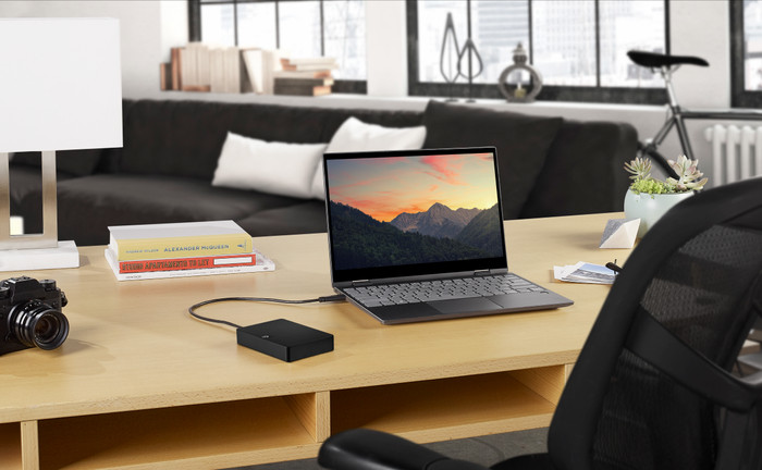 Seagate Expansion Portable 5TB + Samsung USB-C Flash Drive 1 product in gebruik