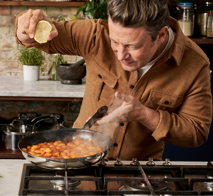 Jamie Oliver by Tefal Easy Cook Ceramic wokpan 28 cm E33719 product in gebruik