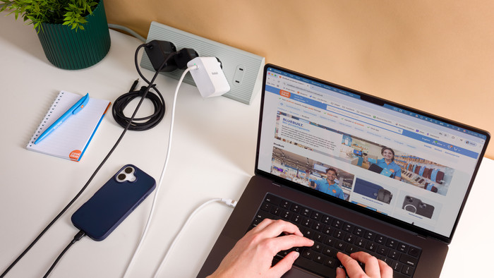 BlueBuilt 140W GaN Usb C Oplader Zwart product in gebruik