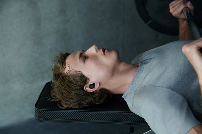 Sony WF-1000XM6 Zwart product in gebruik