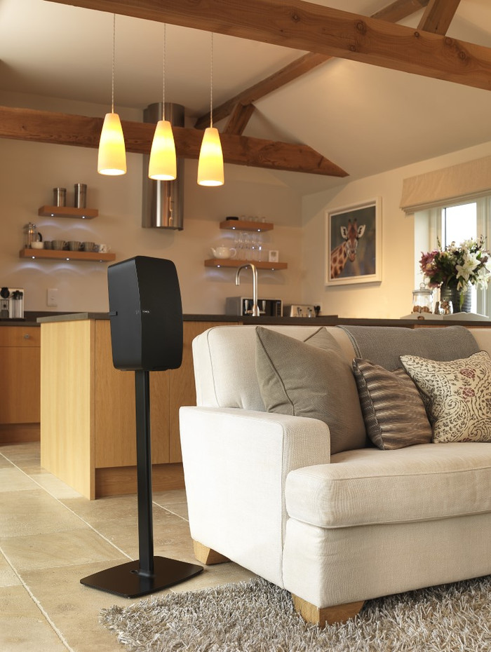 Flexson speakerstandaard Sonos Five Zwart product in gebruik