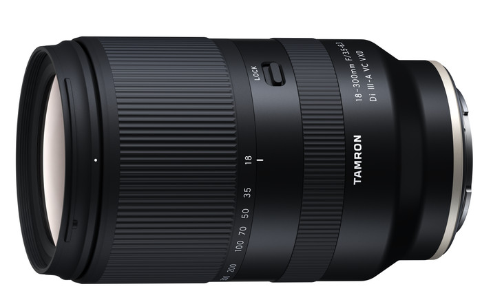 Tamron 18-300 mm f/3.5-6.3 Di III-A VC VXD Sony E null