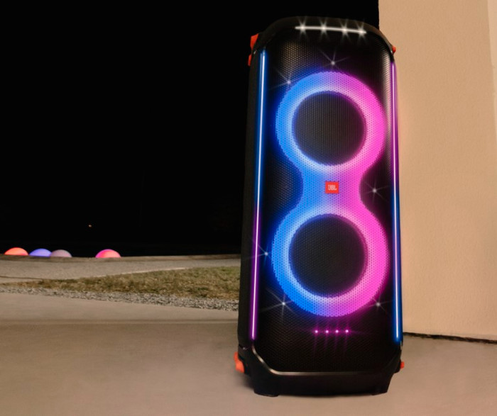 JBL Partybox 710 + Draadloze Microfoonset product in gebruik