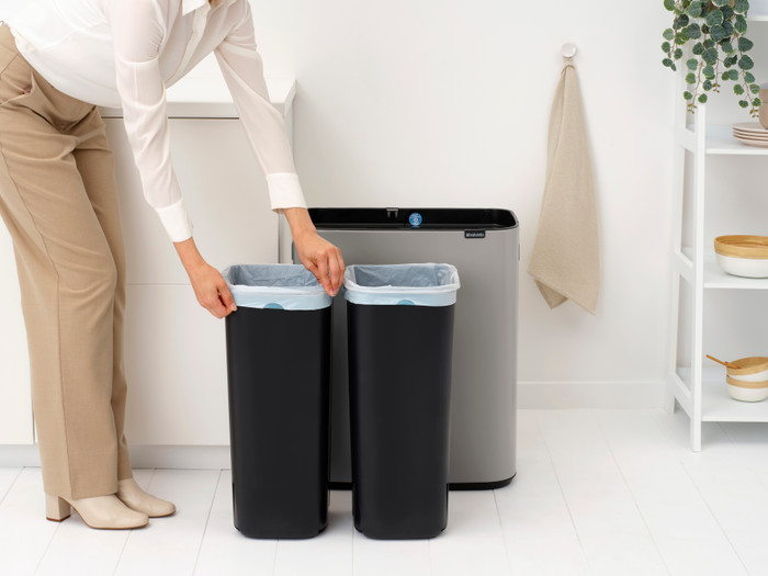 Brabantia Bo Touch Bin 2 x 30 liter Soft Grey product in gebruik