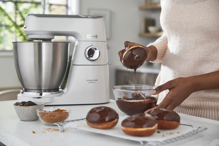 Kenwood Titanium Chef Baker KVL65.001WH product in gebruik
