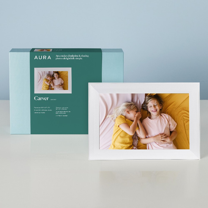 Aura Frames Carver Wit product in gebruik