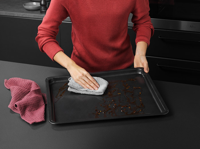 AEG Easy2Clean Baking Sheet - A9OOAF11 product in use