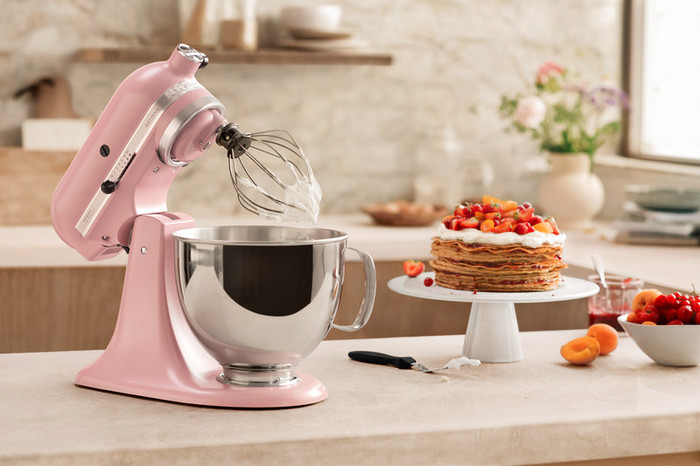 KitchenAid Artisan Mixer 5KSM175PSEDR Mat roze product in gebruik