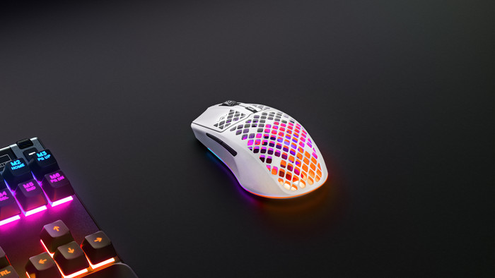 SteelSeries Aerox 3 Wireless Snow product in use