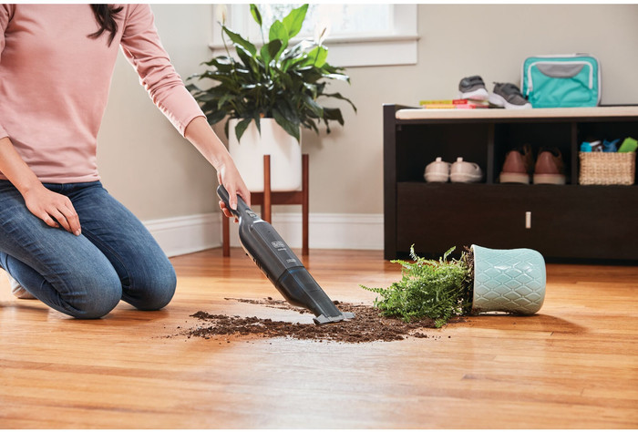 BLACK+DECKER HLVC320B11-QW product in use