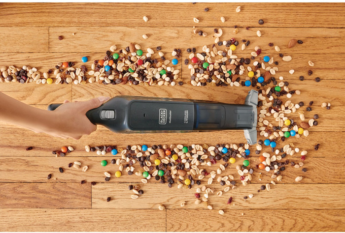 BLACK+DECKER HLVC320B11-QW product in use