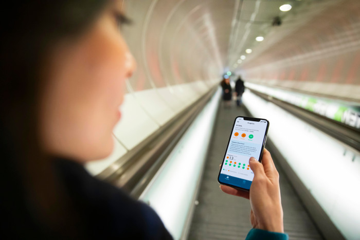 Philips Sonicare DiamondClean 9000 HX9913/18 product in use