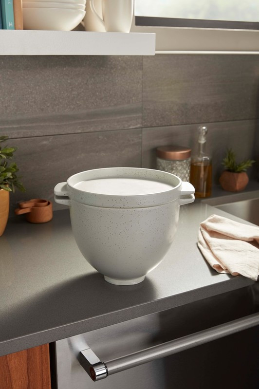 KitchenAid 5KSM2CB5BGS Bread Bowl 4.7L product in use