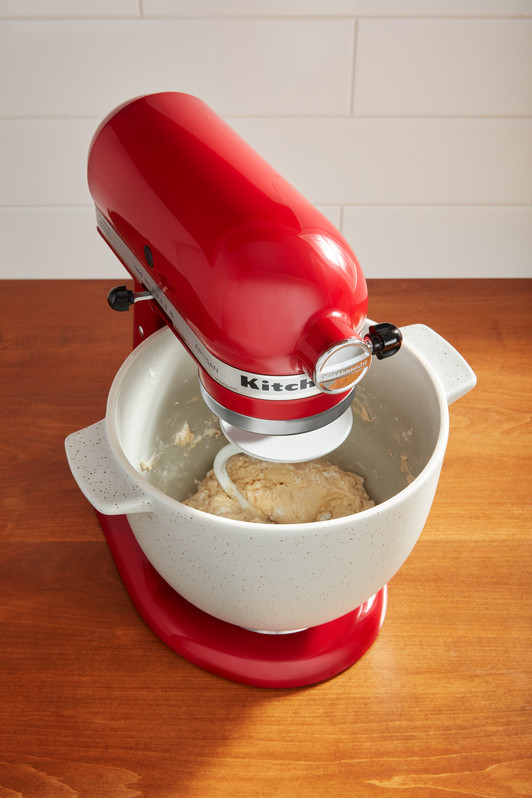 KitchenAid 5KSM2CB5BGS Bread Bowl 4.7L product in use