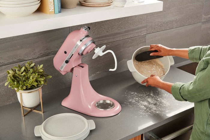 KitchenAid 5KSM2CB5BGS Bread Bowl 4.7L product in use