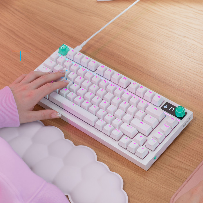 Logitech G316 X 75 Gaming Toetsenbord Wit Azerty product in gebruik