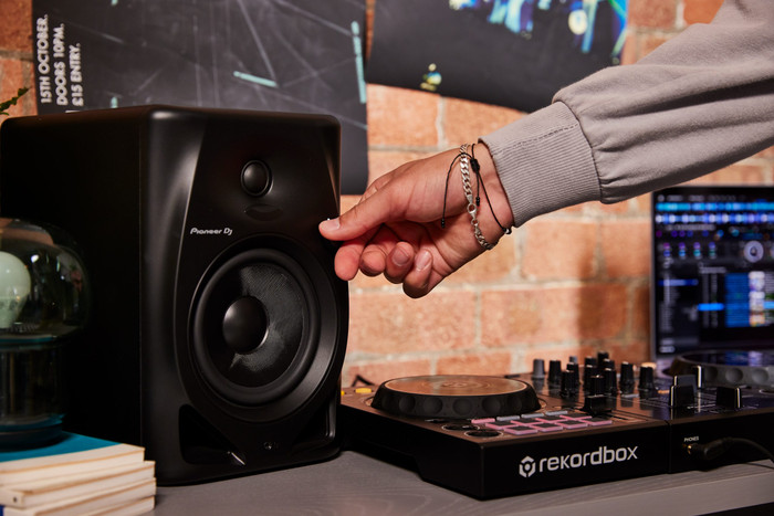 Pioneer DJ DM-50D produit à l'usage