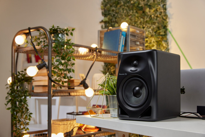 Pioneer DJ DM-50D produit à l'usage