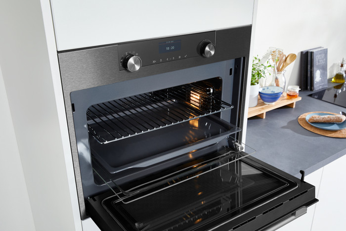 ATAG BCM46121C product in use