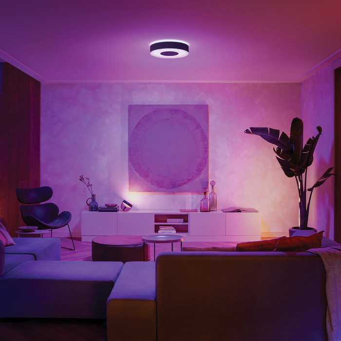 Philips Hue Infuse M plafondlamp White and Color Zwart product in gebruik