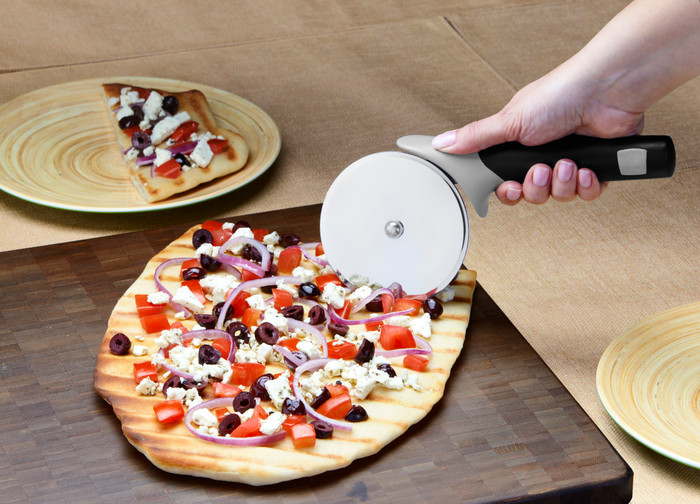 Weber Pizzasnijder product in gebruik