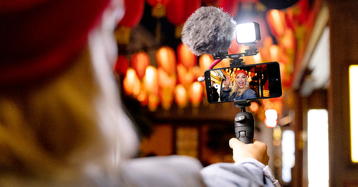 Rode Vlogger Kit Universal product in use