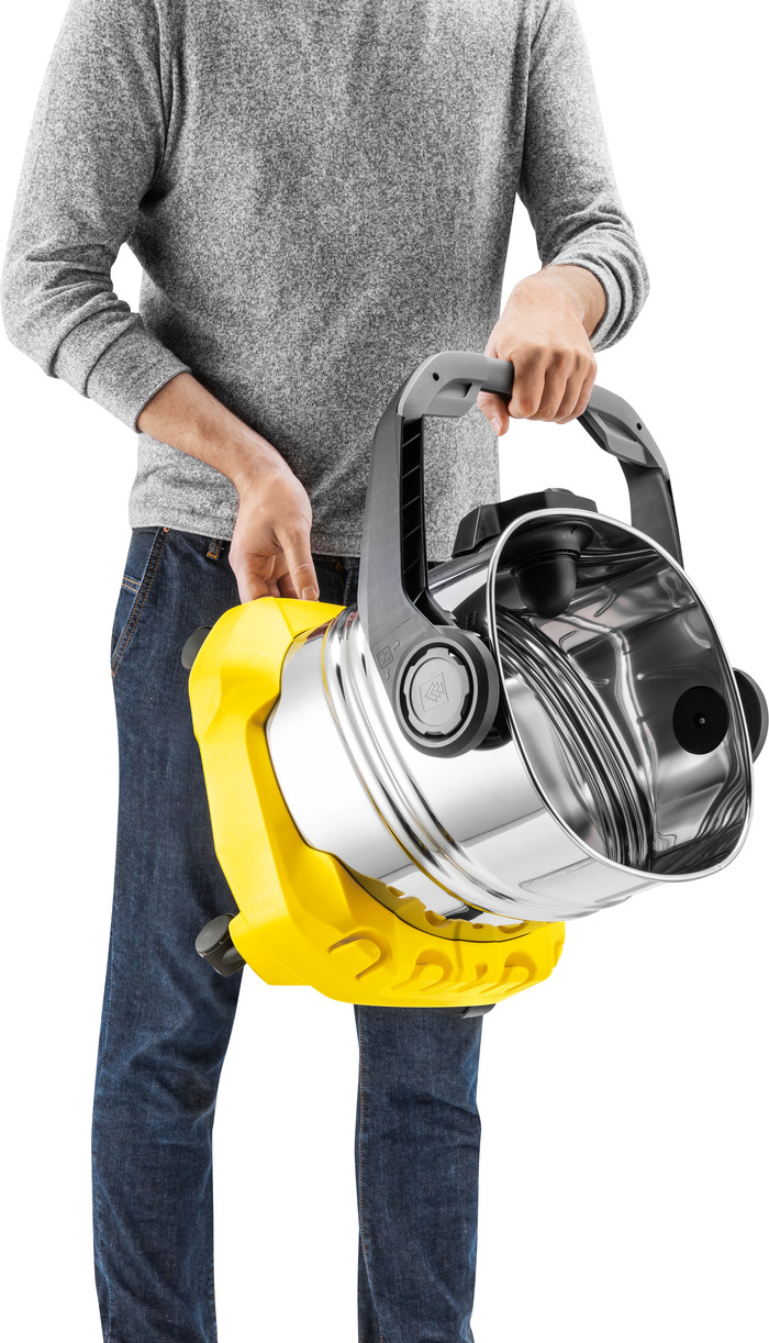 Kärcher WD 5 S V-25/5/22 + Vacuum Cleaner Bags (4x) product in use