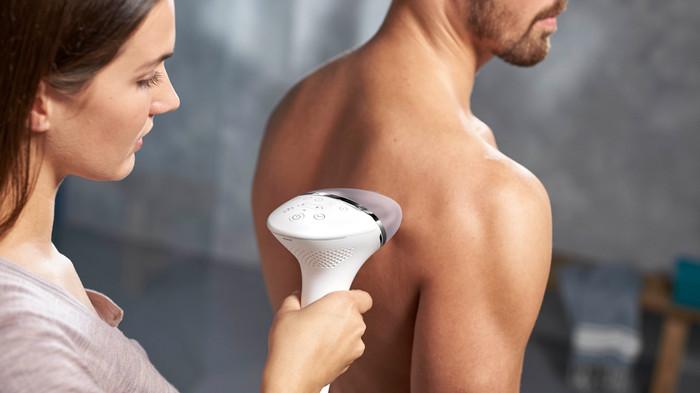 Philips Lumea IPL 8000 Series BRI947/00 + Philips BRL146/00 ladyshave product in use