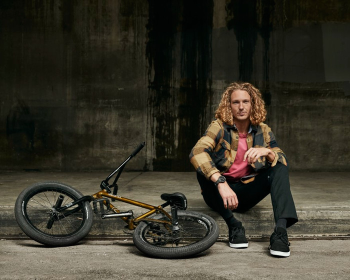 Garmin Instinct 2 Solar Graphite product in use