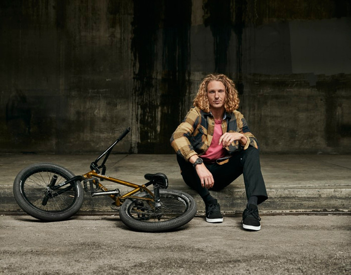 Garmin Instinct 2 Solar Tactical Edition Black product in use