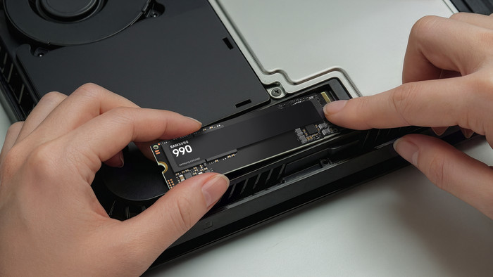Samsung 990 PCIe 4.0 NVMe M.2 SSD 2TB product in gebruik