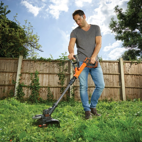 BLACK+DECKER STC1840PC-QW product in use