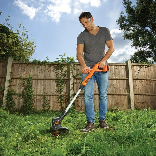 BLACK+DECKER STC1840PC-QW product in use