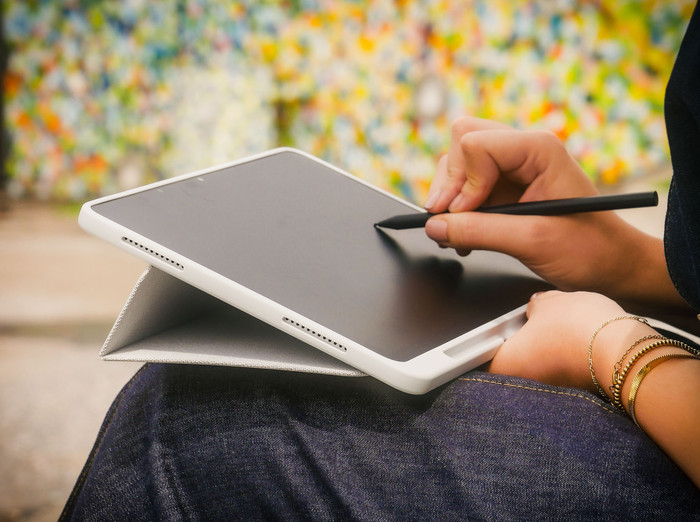 Wacom MovinkPad 11 Case avec Support Gris produit à l'usage
