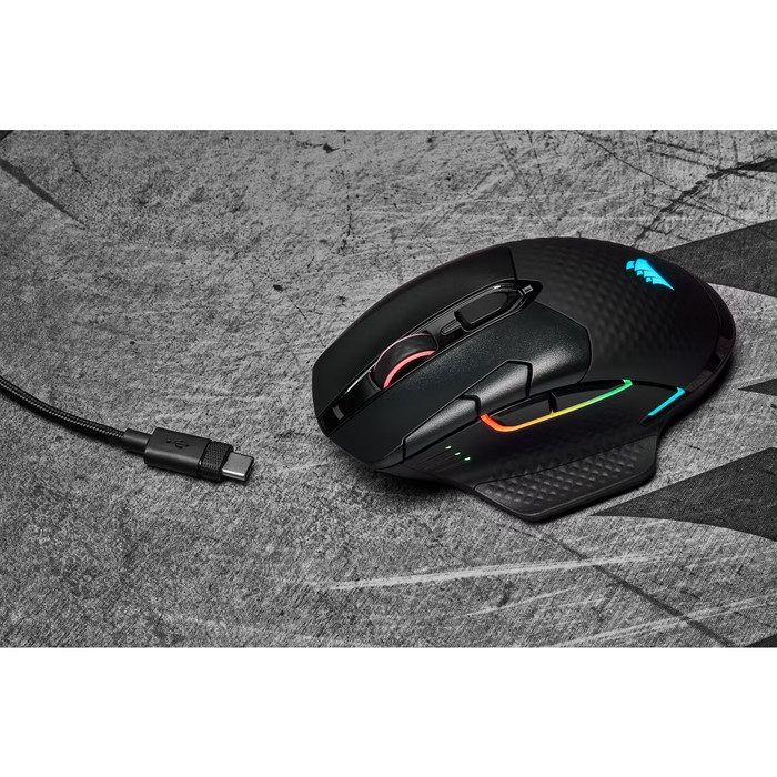 Corsair Dark Core RGB Pro Draadloze Gaming Muis product in gebruik