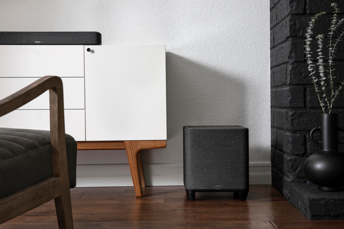 Denon Home subwoofer product in gebruik