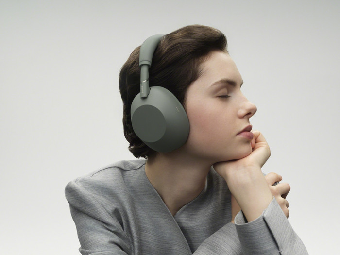 Sony WH1000XM6 Groen product in gebruik