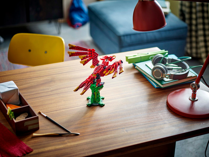 LEGO Creator 3-in-1 Middeleeuwse draak 31161 product in gebruik