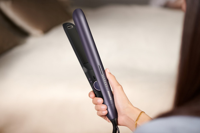 Philips BHS752/00 Dark Purple Metallic product in use